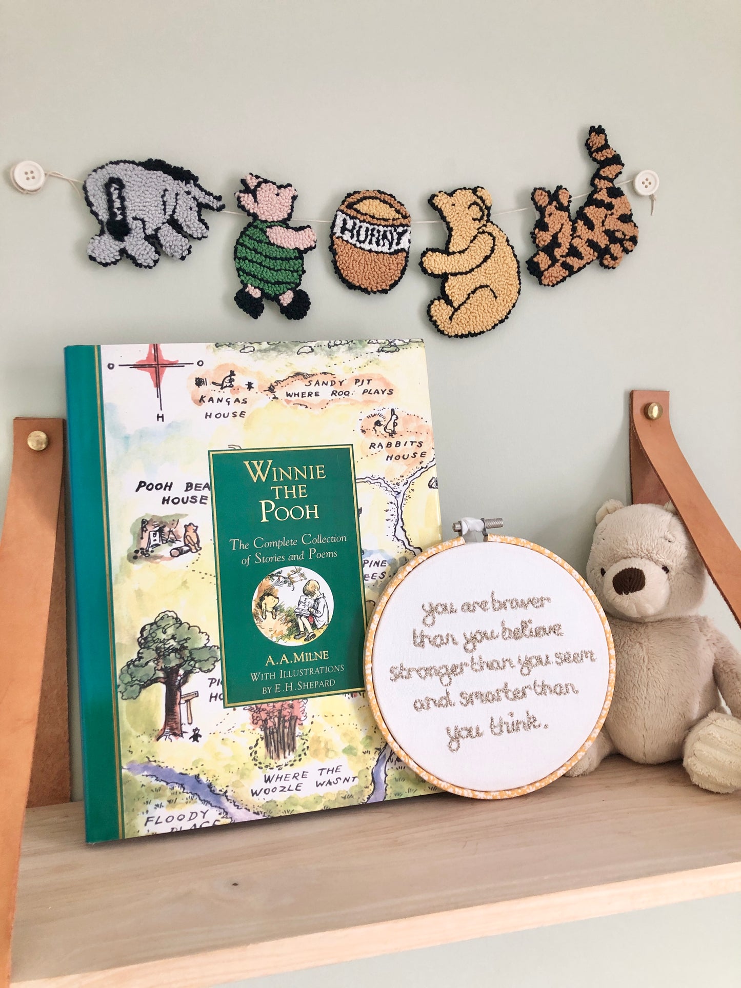 Classic Winnie the Pooh Character Garland