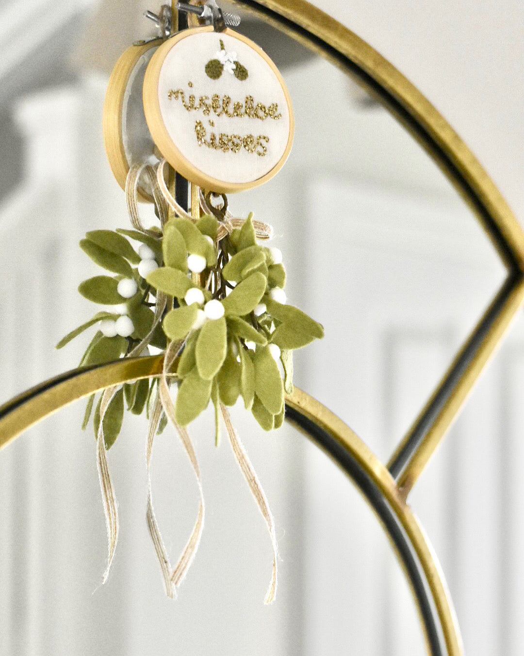 Mistletoe Kisses Decoration